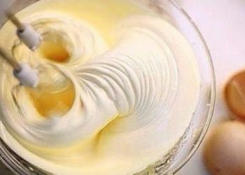 Fantastische Raffaello-Creme für alle möglichen Desserts