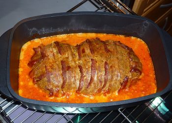 Paprika-Feta-Hackbraten aus dem Backofen