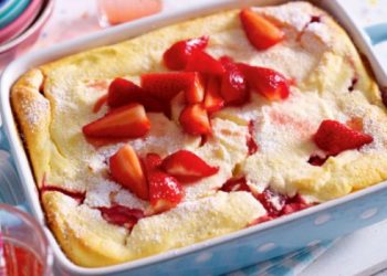 Quark Grieß Auflauf mit Erdbeeren