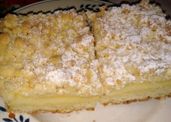 Streuselkuchen mit Pudding gefüllt