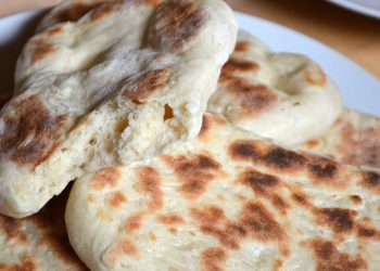 Super schnelle mit Käse gefüllte Knoblauchfladen