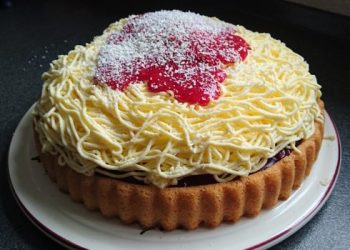 Süßer Spaghettikuchen