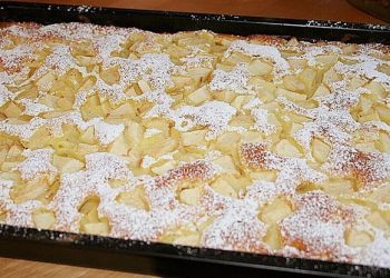 BLITZSCHNELLER APFELKUCHEN, IN 10 MINUTEN BEREIT FÜR DEN OFEN