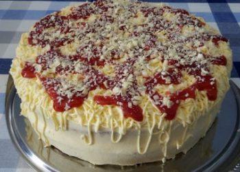 Erdbeer Spaghettieis Torte