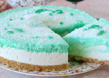 Erfrischende Waldmeister Philadelphia Torte