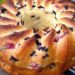 Topfkuchen mit Buttermilch, Blaubeeren und Himbeeren