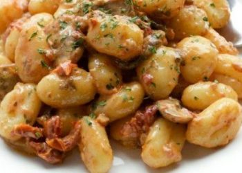 Hähnchen-Gnocchi-Pfanne mit Möhren