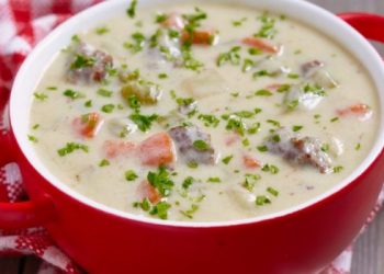 Leckere Low-Carb-Kohlrabisuppe mit Hackfleisch