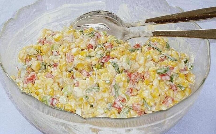 Mais Paprikasalat mit Sauerrahmdressing