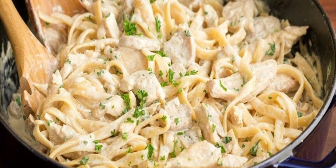 Nudeln & Hähnchen in sahniger Käsesauce