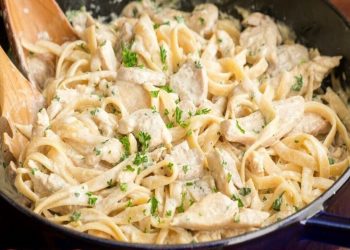 Nudeln & Hähnchen in sahniger Käsesauce