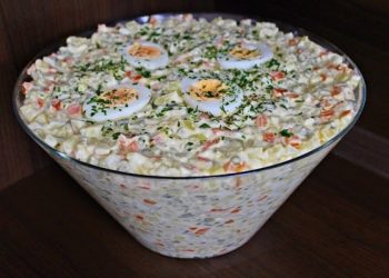 POLNISCHER GEMÜSESALAT MIT MAYONNAISE
