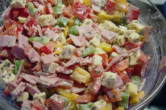 Paprika Salat mit Schinken &amp; Käse - Welt Rezept