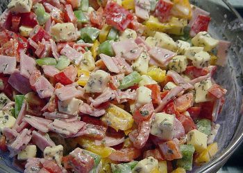 Paprika Salat mit Schinken & Käse