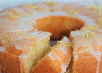 Zitronen-Buttermilch Kuchen