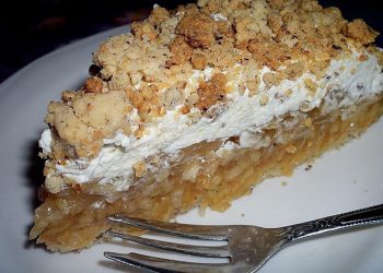 Apfeltorte mit Nussstreuseln