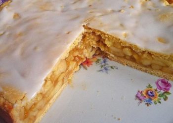 GEDECKTER APFELKUCHEN