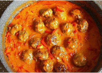 Lecker Hackbällchen in Paprikarahmsauce