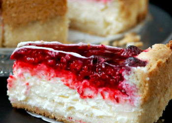 PUDDING-SCHMAND-KUCHEN MIT HIMBEEREN