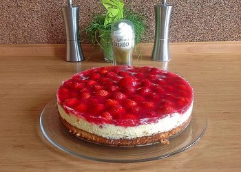 Erdbeerkuchen mit Schmand-Vanillecreme
