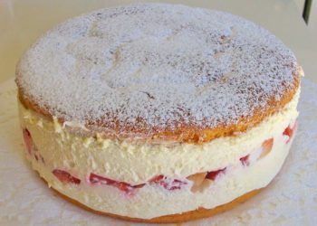 KÄSESAHNE mit ERDBEEREN