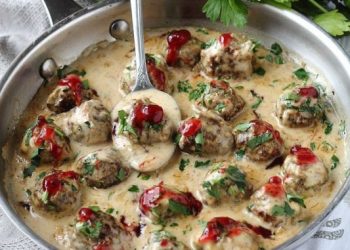 Hackbällchen in cremiger Champignon-Soße