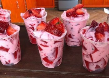 Ruck Zuck Erdbeer Dessert mit Joghurt