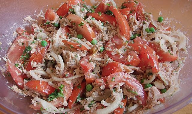 Leichter und leckerer Thunfisch – Tomaten – Salat – fettarm, schnelle ...