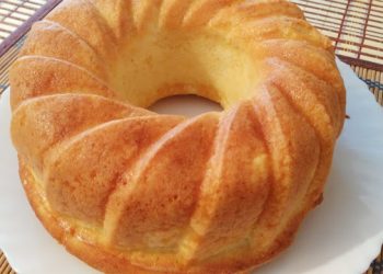 Schneller saftiger Gugelhupf – ein Tassenrezept