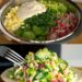 Bauchfett abbauender Gurkensalat mit Eiern und Radieschen