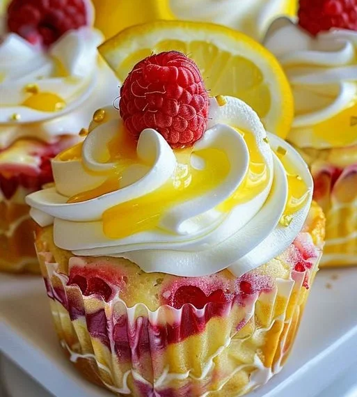 Herrliche Zitronen-Himbeer-Wirbel-Muffins