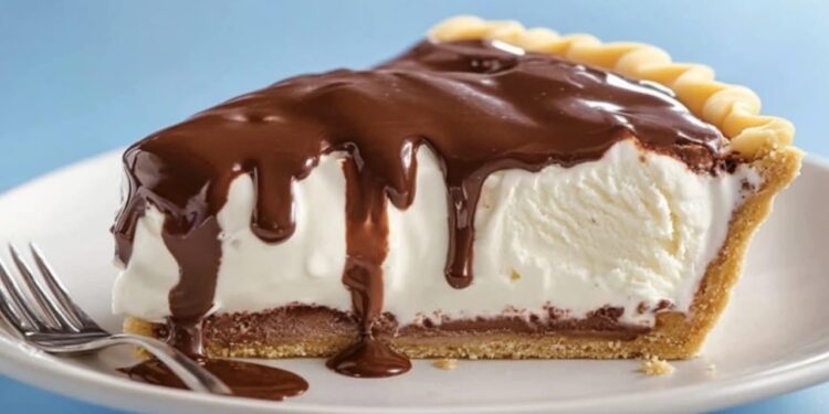 Banana Split Torte – Einfach &amp; ohne Backen! - Welt Rezept