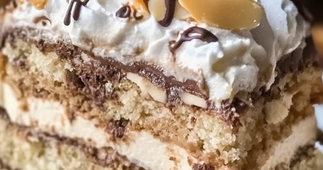 Kaffee-Nuss-Traumkuchen mit Schokoladenguss und Mandel-Crunch