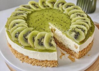 Kiwi-Torte ohne Backen – Ein erfrischender Genuss für jede Gelegenheit