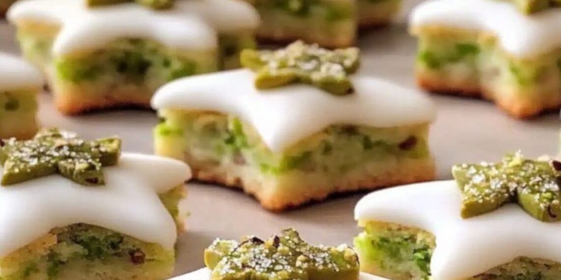 Pistaziensternchen mit Zuckerglasur