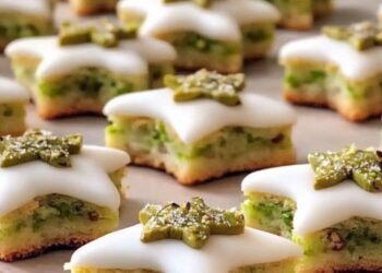 Pistaziensternchen mit Zuckerglasur