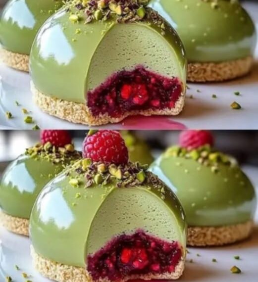 Pistazien-Himbeer-Käsekuchen-Kuppeln