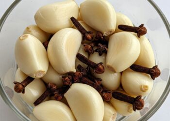 Die Tugenden der Mischung aus Nelken, Knoblauch und Honig