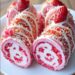 Gerollter Erdbeer-Shortcake – Ein süßer Leckerbissen, perfekt für jeden Anlass.