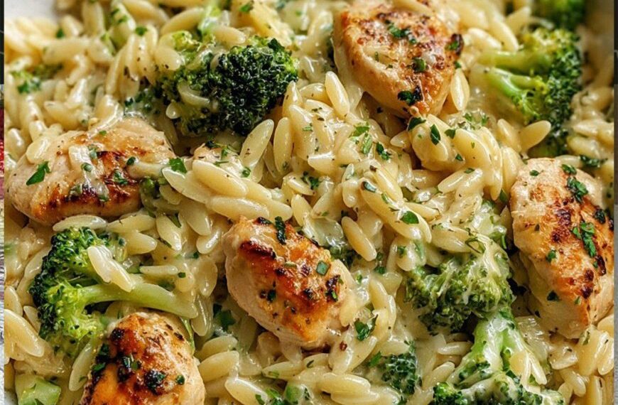 Cremige Hähnchen-Orzo-Pfanne mit Brokkoli – Essen in 30 Minuten