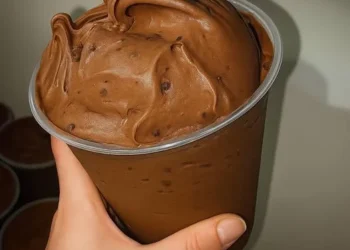 Das heftigste Nutella-Eis aller Zeiten – Nur 75 Kalorien pro Portion und trotzdem cremig, süß und absolut unwiderstehlich!