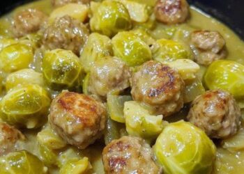 Herzhaft und gesund: Rosenkohleintopf mit Hackbällchen