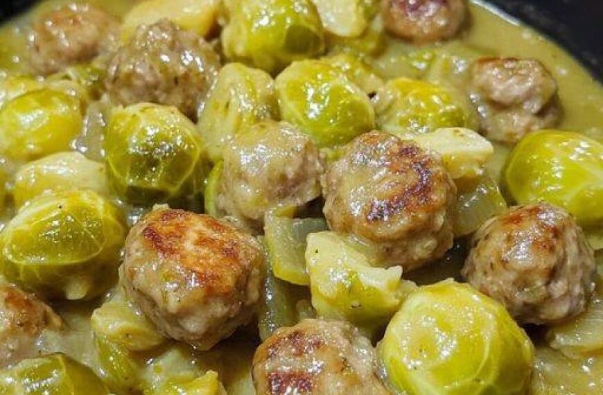 Herzhaft und gesund: Rosenkohleintopf mit Hackbällchen