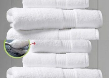 Nur 1 Esslöffel in der Waschmaschine reicht für eine weiße und makellose Wäsche