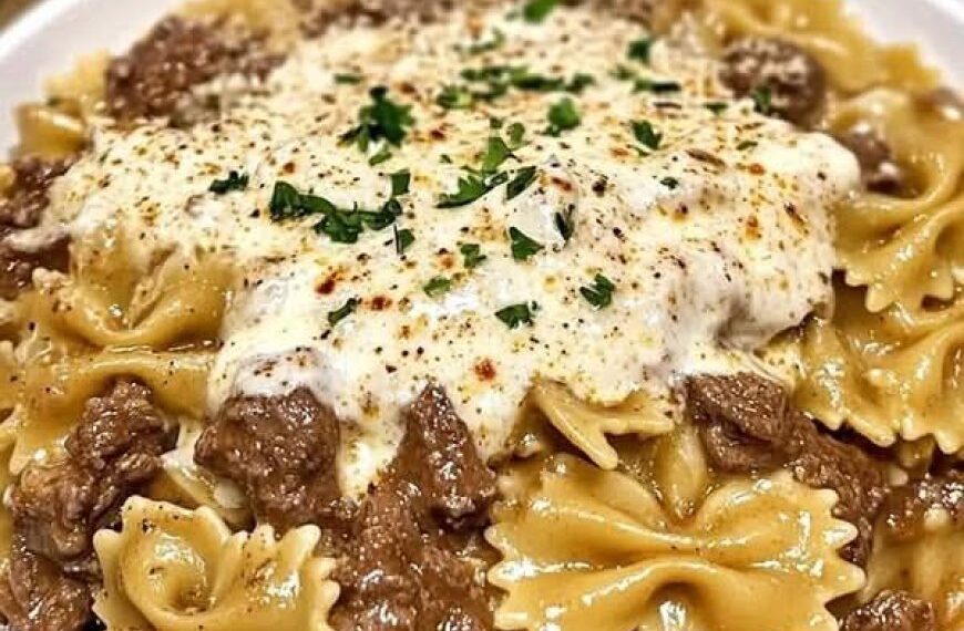 Schmetterlinge mit Rindfleisch, Sahne, Knoblauch und Parmesan