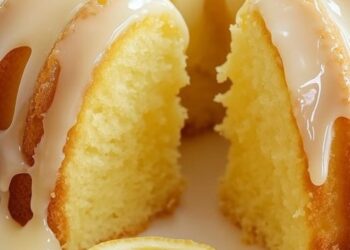 Zitronen Gugelhupf mit 250 ml Joghurt backe ich jede Woche!