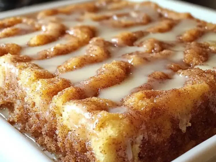 Ein Kuchen, der nach Zuhause schmeckt, Saftiger Zimtschnecken-Apfelkuchen