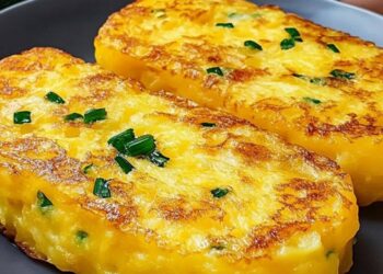 Einfach kartoffeln und 2 eier mischen fur ein unglaubliches gericht. "Dies ist das rezept meiner dorf oma und es kommt bei jedem gut an der es probiert einfach wohltuend und absolut lecker"