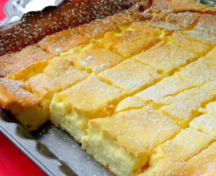 Gelingsicher 10 Minuten Quarkkuchen vom Blech mit Vanillepudding