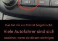 Die verborgene Rolle der Umlufttaste in Ihrem Fahrerlebnis Dieses Symbol steuert die Umluftfunktion Ihres Fahrzeugs – eine einfache Funktion, die bei richtiger Anwendung den Komfort im Innenraum deutlich verbessern kann. Ob Sie bei heißem Wetter fahren, im Stau stehen oder durch staubige oder verschmutzte Gebiete reisen: Zu wissen, wann Sie diese Funktion ein- oder ausschalten sollten, kann Ihr Fahrerlebnis spürbar verbessern. Wenn die Umluftfunktion ausgeschaltet ist , saugt das Belüftungssystem Ihres Fahrzeugs Frischluft von außen an, filtert sie und erwärmt oder kühlt sie, bevor sie im Fahrgastraum verteilt wird. Ist die Umluftfunktion eingeschaltet , schließt eine Klappe im Inneren, blockiert die Außenluftzufuhr und ermöglicht es dem System, die bereits im Fahrzeug befindliche Luft wiederzuverwenden. Dadurch entsteht ein geschlossener Kreislauf, der die Klimatisierung in bestimmten Situationen effizienter macht. Einer der Hauptvorteile der Umluftkühlung ist die schnellere Abkühlung bei warmem Wetter. Da die Klimaanlage die bereits gekühlte Kabinenluft kontinuierlich weiterkühlt, erreicht der Innenraum schneller eine angenehme Temperatur und das System wird weniger belastet. Die Umluftfunktion ist auch beim Fahren hinter stark abgasbelasteten Fahrzeugen, in Gebieten mit starken Gerüchen oder auf staubigen Straßen von Vorteil. Auch Allergiker profitieren davon, da in diesem Modus weniger Pollen und andere Reizstoffe aus der Außenluft ins Fahrzeug gelangen. Die Umluftfunktion sollte jedoch nicht dauerhaft aktiviert sein. Bei Kälte oder Regen kann die eingeschlossene Luft im Innenraum die Luftfeuchtigkeit erhöhen und zum Beschlagen der Scheiben führen. Die Umschaltung auf Frischluftzufuhr sorgt für klare Sicht und freie Sicht. Auf langen Fahrten kann die Frischluftzufuhr zudem die Ermüdung reduzieren, da sie für einen besseren Sauerstoffgehalt im Innenraum sorgt. Damit das System einwandfrei funktioniert, wechseln Sie den Innenraumfilter regelmäßig – in der Regel alle 12.000 bis 15.000 Meilen (ca. 19.000 bis 24.000 km). Wenn Sie wissen, wie und wann Sie diese kleine Taste verwenden, genießen Sie in jeder Jahreszeit eine sicherere und komfortablere Fahrt. Ähnliche Beiträge: Was symbolisiert es, wenn der Verstorbene im Traum zu Ihnen spricht? Ich habe einmal täglich 5 Tropfen 3%iges Wasserstoffperoxid in jedes Ohr geträufelt. 3 Tage später geschah Folgendes. Viele leiden im Alter darunter, dass sie diese fünf Dinge nicht loslassen können. Zwischen 65 und 80 Jahren: Fünf Aspekte, die Wohlbefinden und ein gut betreutes Leben widerspiegeln.